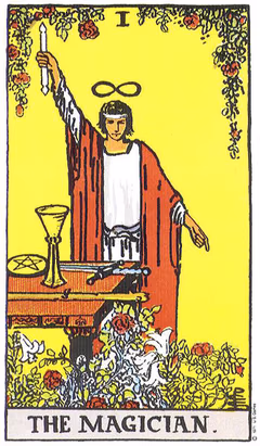 Carte de tarot Le Bateleur : un homme en robe rouge lève une baguette vers le ciel et pointe l’autre main vers le sol, un huit couché au-dessus de la tête, coupe, denier, épée et bâton posés devant lui.