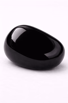 Schwarzer Obsidian, ein geschliffenes Exemplar